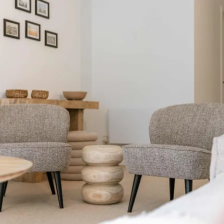 Huswell - Cosy On Location In * Οστένδη